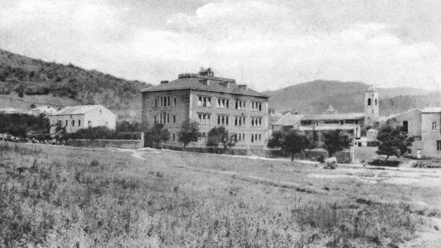 Iglesias - 1904 circa - Terreno sul quale sorgeranno la Palazzina AMS e l'Istituto Minerario